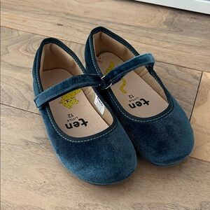 Ten Little Velvet 12